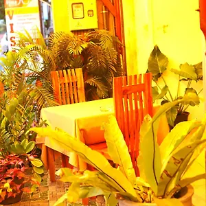 https://royal-hub.negombohotels.net